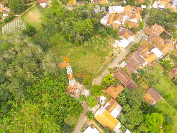 要旨赤外線背景Cikancung北部の山岳斜面に沿った住宅や水田の空中ビュー インドネシア フォーカスじゃない — ストック写真