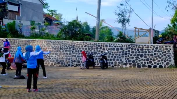 印度尼西亚西爪哇万隆 2023年2月26日 几名中年女子在周日做体操的录像 — 图库视频影像