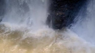 Bandung, Endonezya 'daki bir şelalenin görüntüsü.