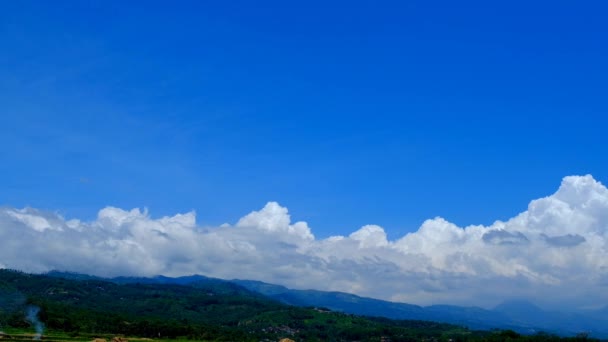 Landschaftsaufnahmen Zeitraffer Video Einer Wolkenansammlung Über Reisfeldern Der Stadt Bandung — Stockvideo