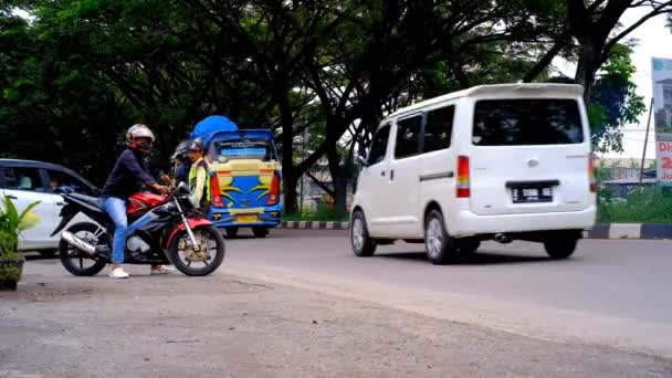 Parakanmuncang Západní Jáva Indonésie Dubna 2023 Záběry Přepravy Video Motocyklu — Stock video