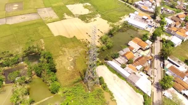 Видеоробот Воздушные Съемки Башни Электростанции Районе Чиканкун Окраине Бандунга Индонезия — стоковое видео