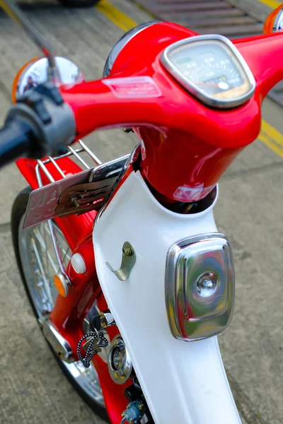 Fotografia Automotiva Vista Perto Honda Clássico Vermelho Branco Super Cub — Fotografia de Stock
