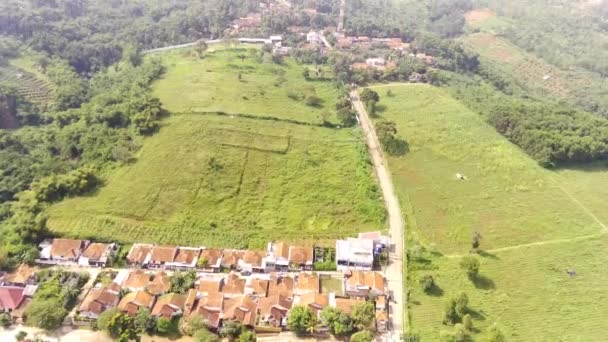 Luftaufnahmen Luftaufnahme Einer Siedlung Der Nähe Einer Plantage Die Die — Stockvideo