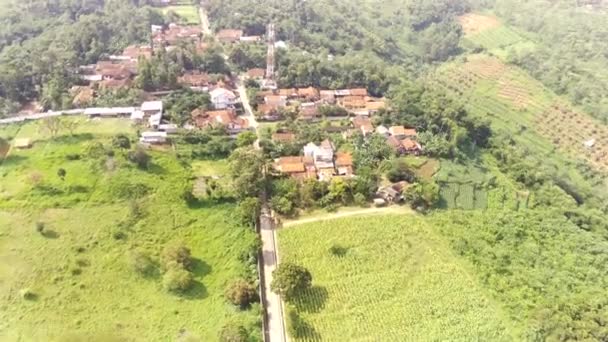 Luftbildaufnahmen Luftaufnahme Des Wohnviertels Den Hängen Des Mount Manglayang Bandung — Stockvideo