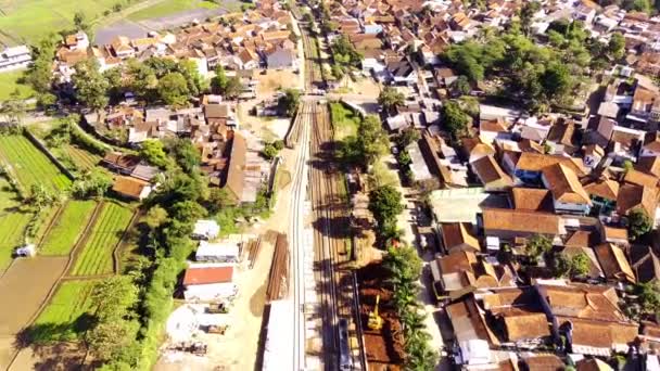 Industriefilme Luftaufnahme Der Malerischen Ansicht Des Bahnübergangs Befindet Sich Bahnhof — Stockvideo