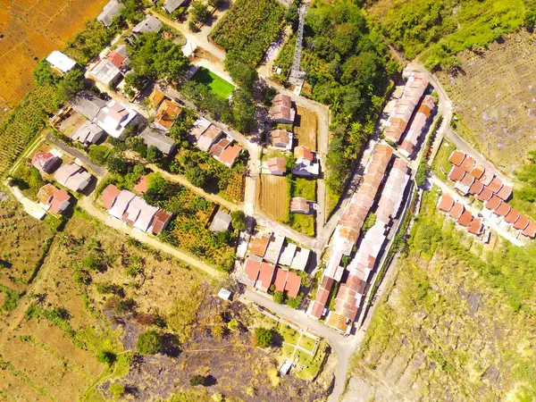 Luftaufnahme Des Schönen Dorfes Auf Dem Gipfel Des Berges Drohnenschuss — Stockfoto