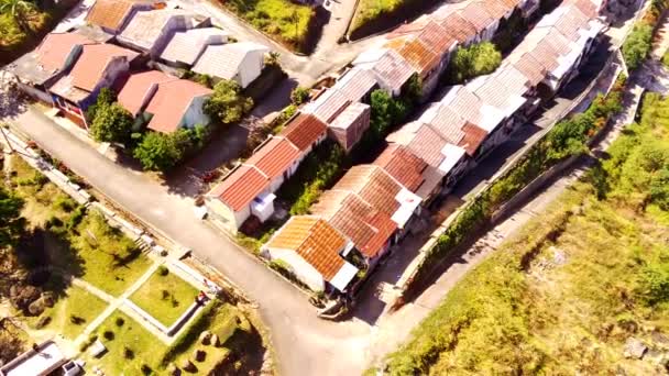 Luchtdrone Video Uitzicht Schilderachtige Woonwijk Top Van Een Berg Een — Stockvideo