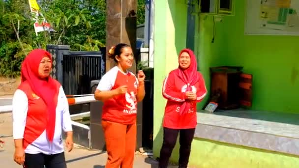 Bandung Java Occidental Indonesia Agosto 2023 Vídeo Madres Asiáticas Celebrando — Vídeo de stock