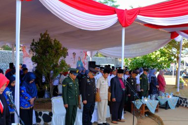 Bandung, Batı Cava, Endonezya - 17 Ağustos 2023: Hükümet yetkililerinin katıldığı 78. bağımsızlık gününde Endonezya Anma Töreni Fotoğrafı. Yüksek Kaliteli Fotoğraflar