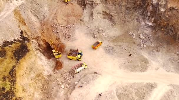 Die Bergbauindustrie Von Mount Pangradinan Liegt Rande Der Stadt Bandung — Stockvideo