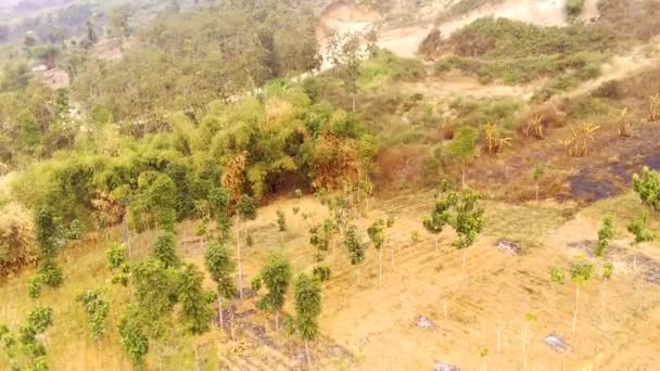 无人机的图像 印度尼西亚锡康 万隆Pangradinan山山坡上的采石区和采沙区的空中视频图像 采石和采沙 Resolution — 图库视频影像
