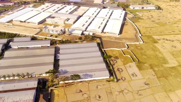 Βίντεοdrones Εναέρια Λήψη Θέα Στο Τοπίο Του Νέου Εργοστασίου Κλωστοϋφαντουργίας — Αρχείο Βίντεο