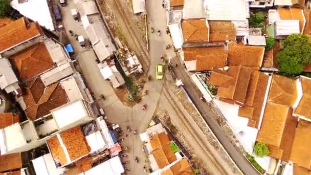 Filmación Drones Hyper Lapse Junction Línea Ferrocarril Cicalengka Indonesia Motocicletas — Vídeos de Stock