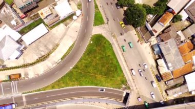 Drone Görüntüleri. 4K Çözünürlük 30 Fps 'de vuruldu. Cileunyi Karayolu Kavşağı 'nın havadan çekimleri, Purbaleunyi Yolu tatil sezonu, Bandung, Batı Java Endonezya, Asya.