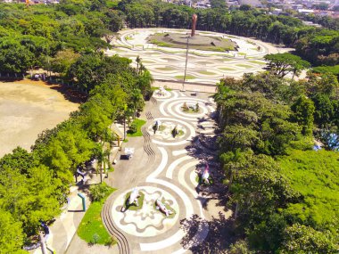 Bandung Ateş Denizi Anıtı Tegalega Parkı, Bandung - Endonezya. Endonezya, Asya 'daki en büyük ulusal anıt. Hava görüntüsü. Drone Fotoğrafçılık. 100 metre yükseklikte uçan bir İHA tarafından vuruldu.