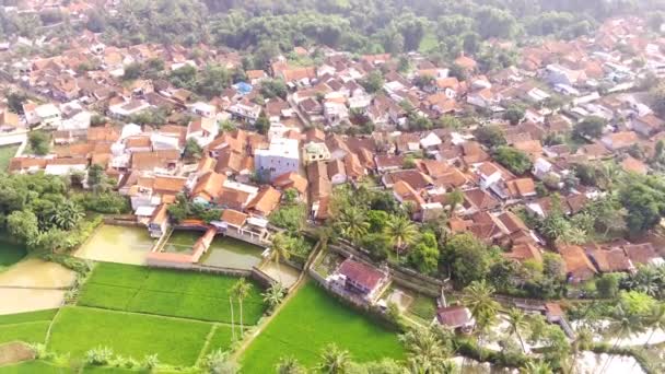 农村的空中图像 居住在印度尼西亚万隆Cicalengka偏远地区的空中景观 住房业 在无人驾驶飞机飞行100米时中弹 Video Resolution Fps — 图库视频影像