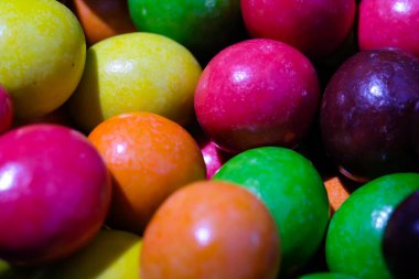 Çikolata şekerlerinin fotoğrafları, çikolatalı şeker kabukları. Gurme Geçmişinin Dokulu Detayları. Grafik Kaynaklar. Yemek Fotoğrafçılığı. Kurabiye ve hamur işleri. Gıda Fotoğrafçılığı Konsepti. 