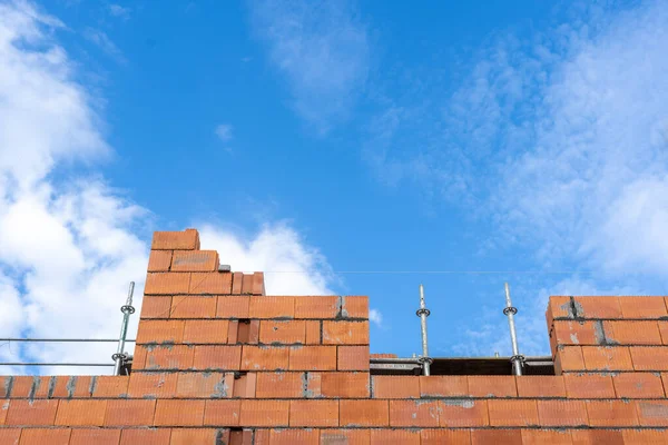 Baustellen Und Bauindustriekonzepte Niedrige Ansicht Der Roten Backsteinmauer Mit Eingeebnetem — Stockfoto