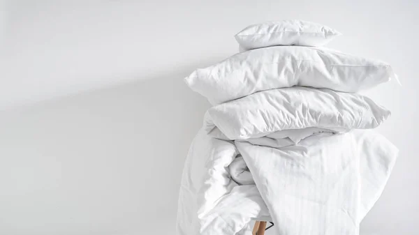 Stapel Sauberer Decken Bettwäsche Baumwollbettwäsche Kissen Und Bettdecken Mit Natürlichem — Stockfoto