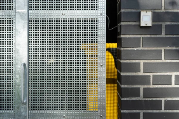 Almacén Con Sistema Automático Apertura Puertas Metálicas Entrada Garaje Para —  Fotos de Stock