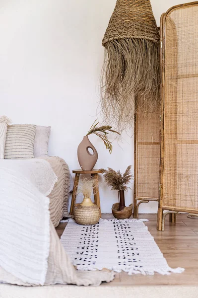 Chambre Style Boho Avec Des Éléments Décoratifs Matériaux Naturels Paravent — Photo
