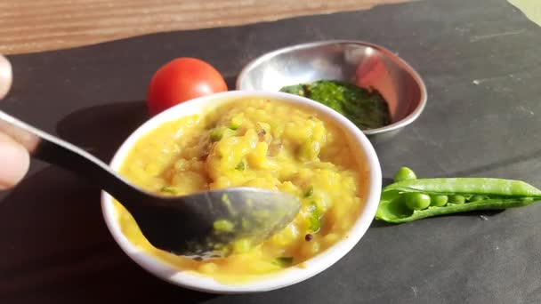 Знаменитая Индийская Еда Khichdi Готова Служить Дал Хичди Служил Миске — стоковое видео