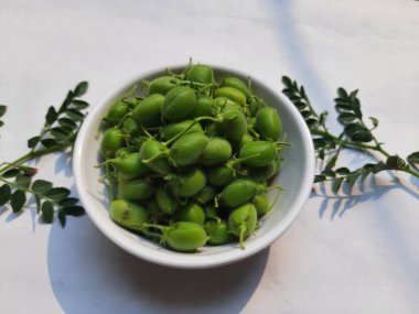 Taze yeşil nohut kabuğu. Nohut, Fabaceae ailesinin yıllık adıdır. Nohut çekirdekleri yüksek proteinlidir. Diğer adı Bengal gram, garbanzo, garbanzo fasulyesi, Mısır bezelyesi. gram kapsülü.