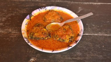 Lezzetli Hint balığı körisi. Geleneksel Asya balık köri yemeği. Hint mutfağı Bengali Balık Körisi. Asya yemeği ve yemeği. Tüm Hindistan 'da seviliyor. Hint yemeği.. 