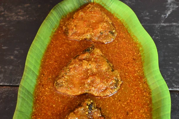 Pyszne Indyjskie Curry Rybne Tradycyjne Azjatyckie Danie Curry Kuchnia Indyjska — Zdjęcie stockowe
