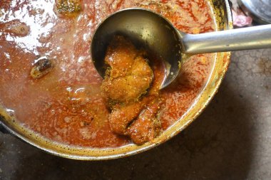 Lezzetli Hint balığı körisi. Geleneksel Asya balık köri yemeği. Hint mutfağı Bengali Balık Körisi. Asya yemeği ve yemeği. Tüm Hindistan 'da seviliyor. Hint yemeği.. 