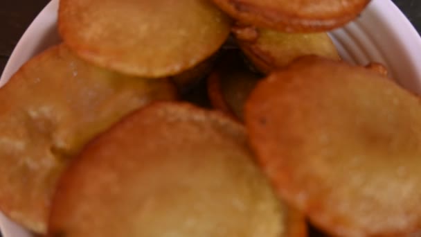 Traditionella Snacks Och Sötsaker Från Indien Det Görs Genom Att — Stockvideo