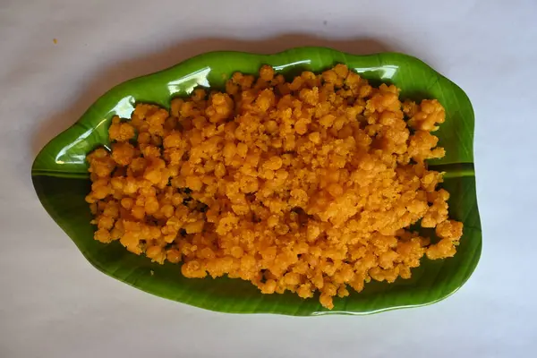 スウィート ボーディン 本格的なインドの甘い料理 グラムフロアの微粒を深く揚げ 砂糖シロップに浸した ムチョールの主な成分は そのまま食べることができます インド料理 — ストック写真