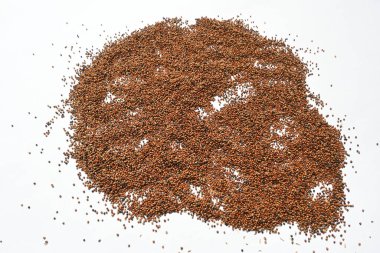 Eleusine coracana veya parmak darı. Hindistan 'da Ragi ve Madua ve Nepal' de Kodo olarak adlandırılır. Yıllık otçul bitkidir. Afrika ve Asya 'da yaygın olarak mısır gevreği olarak yetişir..