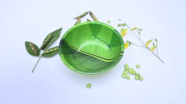 Taze yeşil güvercin bezelyesi. Diğer adı Cajanus cajan, güvercin bezelyesi, kırmızı gramortur. Bu Fabaceae ailesinden bir daimi nidyedir..