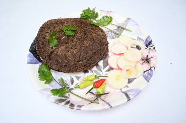 Eleusine coracana veya parmak darı chapati. Diğer isimleri Hindistan 'da Ragi ve Madua ve Nepal' de Kodo. Hint geleneksel Ragi roti veya düz ekmek. Madua roti veya düz ekmek. Beyaz arkaplanda çekilen.