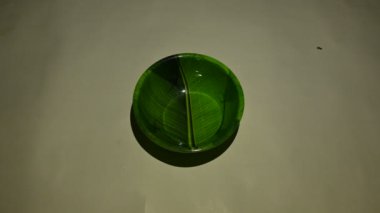 Kaju Barfi veya kaju şekeri. Diwali Dussehra Holi ganesh chaturthi ve Ram navami festivali için popüler bir Hint tatlısıdır. Ceviz, süt ve şekerin karışımı ile yapılır. kaju veya kaju katli.