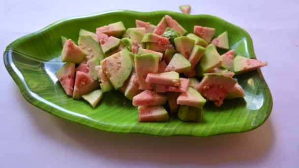 Guava Dilimleri Sıradan Bir Meyvedir Diğer Isimleri Guava Psidium Guajava — Stok video