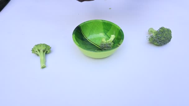 Brócoli Sobre Fondo Blanco Sus Otros Nombres Brassica Oleracea Var — Vídeos de Stock