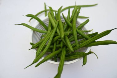 Yeşil fasulye. İçinde birçok vitamin bulunur. Diğer isimleri Fransız fasulyesi, çalı fasulyesi, fasulye, bisküvi, ve Fransız ismi Haricot vert. Dünyanın en popüler sebzesi.. 