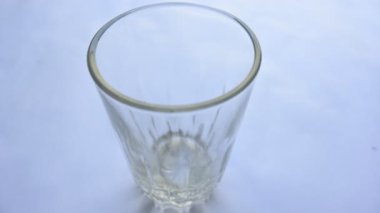 Sattu Sharbat. Hindistan 'da yaz mevsiminde popüler bir içkidir. Sattu tozu ya da kavrulmuş Bengal Gram unundan kızarmıştır. Sattuyu su, tuz, soğan, nane ve kişniş yapraklarıyla karıştırarak hazırlanır..