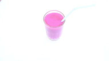 Syzygium cumini meyve suyu. Diğer adı Malabar eriği, Java eriği, siyah erik, jamun ve jambolan. Bu meyvenin diyabetik özellikleri var. Hint jamun suyu. Sağlıklı bir içki. Meyve suyu..
