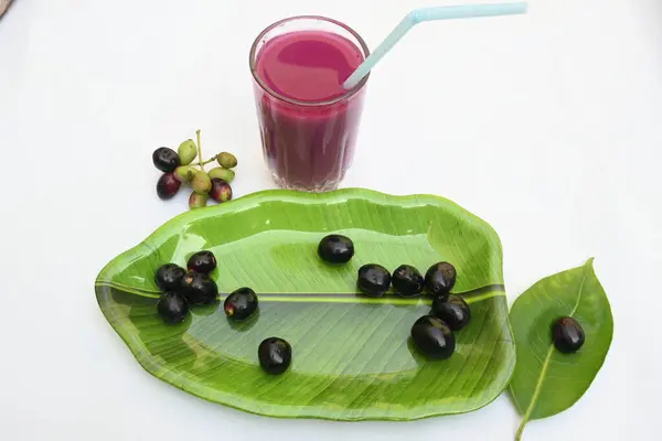 stock image Syzygium cumini fruits juice. Its other names Malabar plum, Java plum, black plum, jamun and  jambolan. This fruit have anti diabetic properties. Indian jamun juice. Healthy drink. Fruit juice.