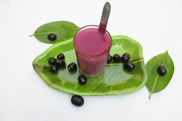 stock image Syzygium cumini fruits juice. Its other names Malabar plum, Java plum, black plum, jamun and  jambolan. This fruit have anti diabetic properties. Indian jamun juice. Healthy drink. Fruit juice.