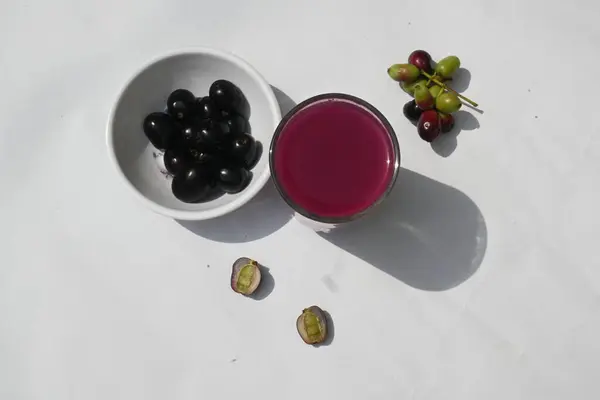 stock image Syzygium cumini fruits juice. Its other names Malabar plum, Java plum, black plum, jamun and  jambolan. This fruit have anti diabetic properties. Indian jamun juice. Healthy drink. Fruit juice.