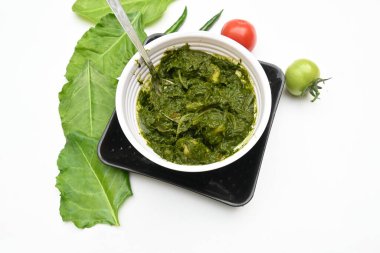 Hint ıspanağı ve patates körisi. Ispanaklı ve patatesli Hint sebzeli köri. Hint usulü kızarmış patates ve ıspanaktan yapılmış kuru bir tabak.. 