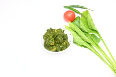 Hint ıspanağı ve patates körisi. Ispanaklı ve patatesli Hint sebzeli köri. Hint usulü kızarmış patates ve ıspanaktan yapılmış kuru bir tabak.. 