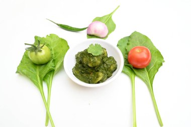 Hint ıspanağı ve patates körisi. Ispanaklı ve patatesli Hint sebzeli köri. Hint usulü kızarmış patates ve ıspanaktan yapılmış kuru bir tabak.. 