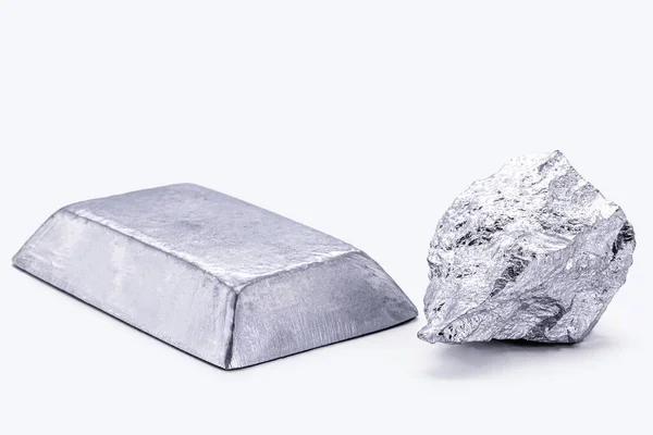 스칸디나비아의 광물에서 발견되는 산업계에서 알루미늄을 개량하는 사용되는 귀금속인 — 스톡 사진