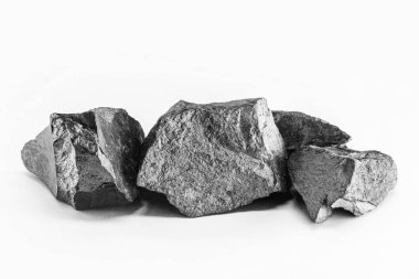 Demir cevheri, kömür ve kireçten üretilen çelik cevheri. Metal alaşımı, endüstriyel kullanımı.